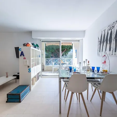 1-br East With Swimming Pool Апартаменты *