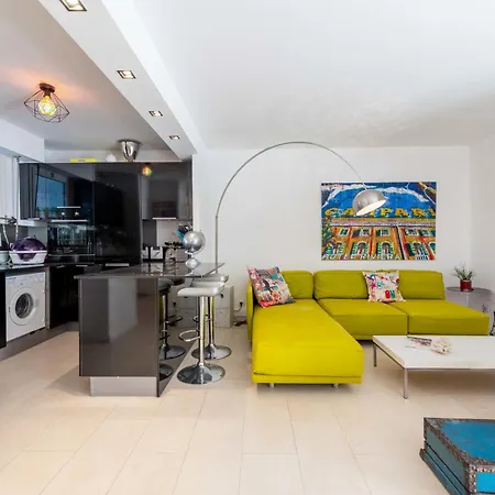 Апартаменты 1-br East With Swimming Pool *
