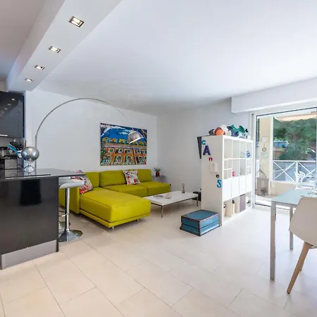 1-br East With Swimming Pool Apartamento